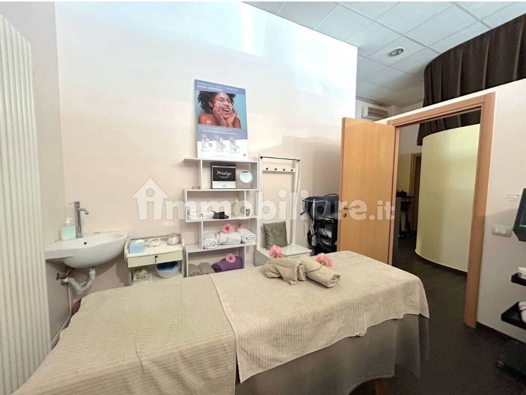 5376446 Vendi centro estetico