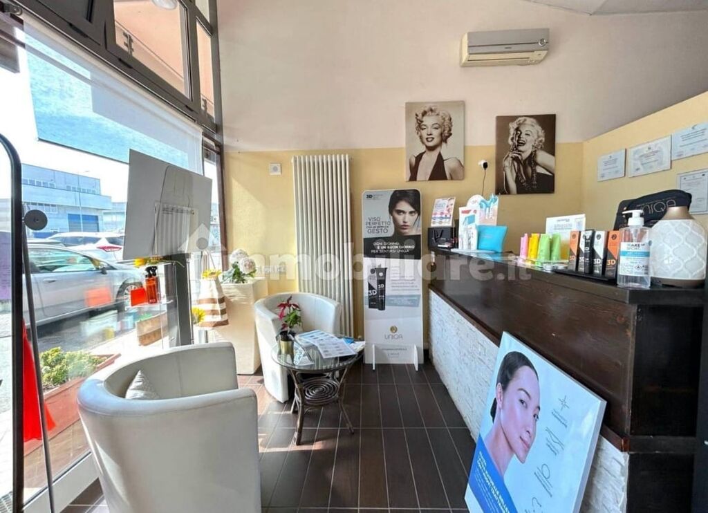 5376448 Vendi centro estetico