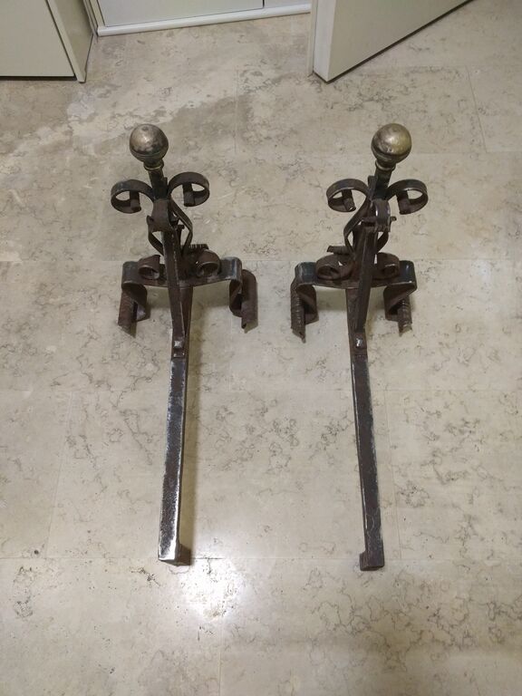 5393475 Vendo coppia di alari per camino