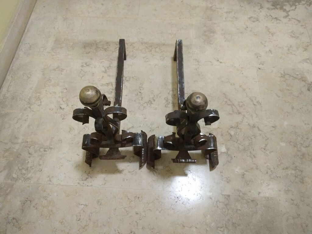 5393476 Vendo coppia di alari per camino