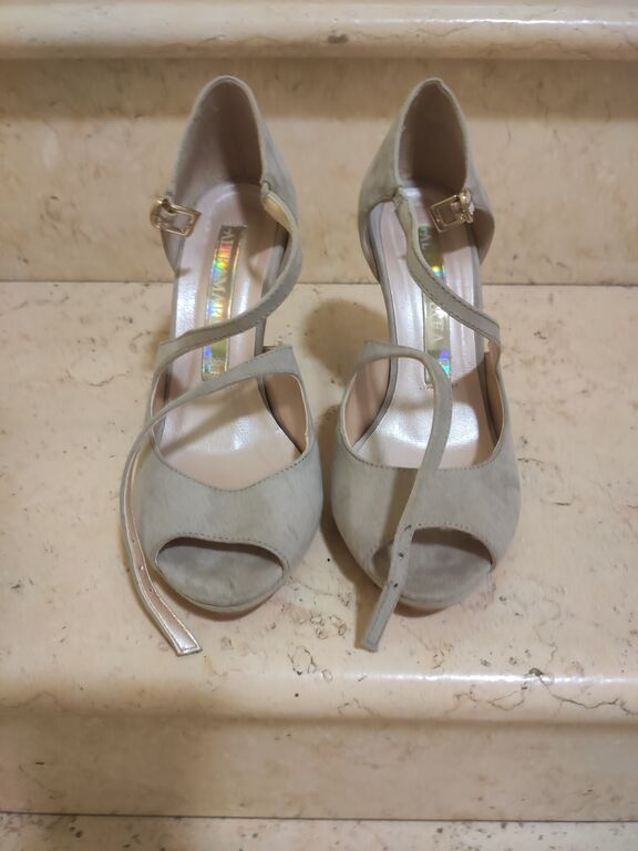 5389860 Vendo scarpa con tacco