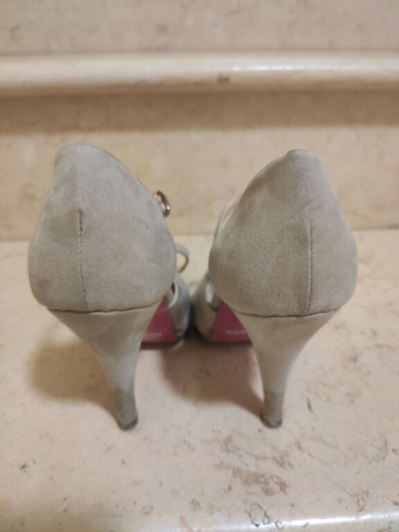 5389861 Vendo scarpa con tacco