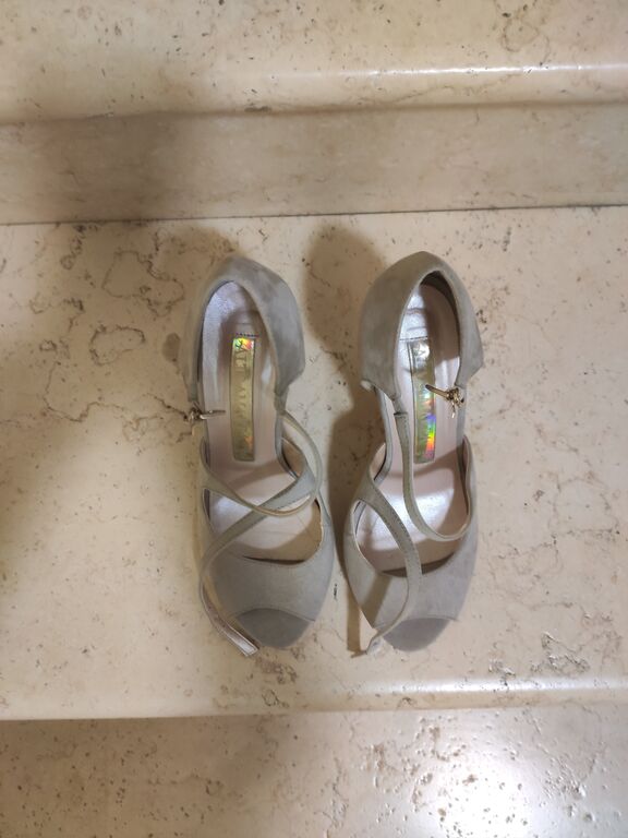 5389862 Vendo scarpa con tacco