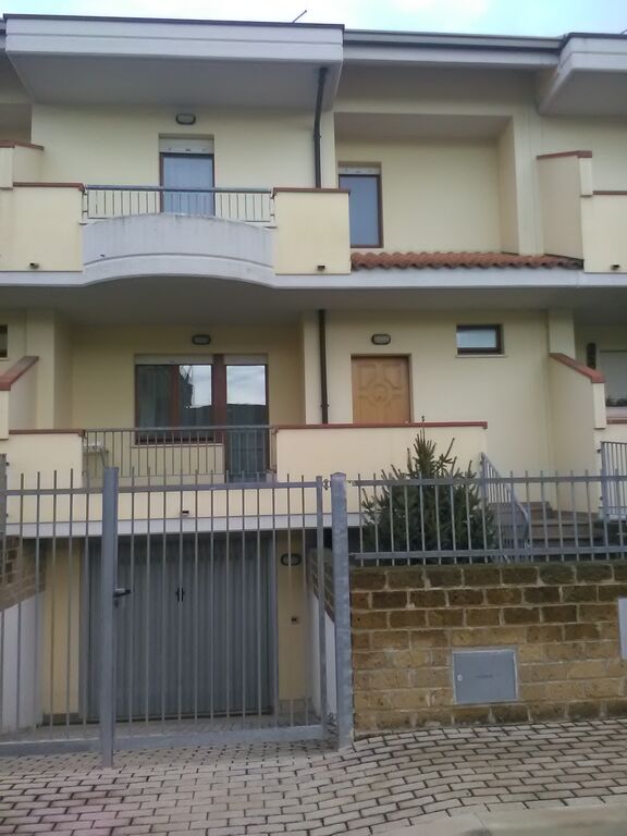 5397362  villa a schiera mq220 Buono