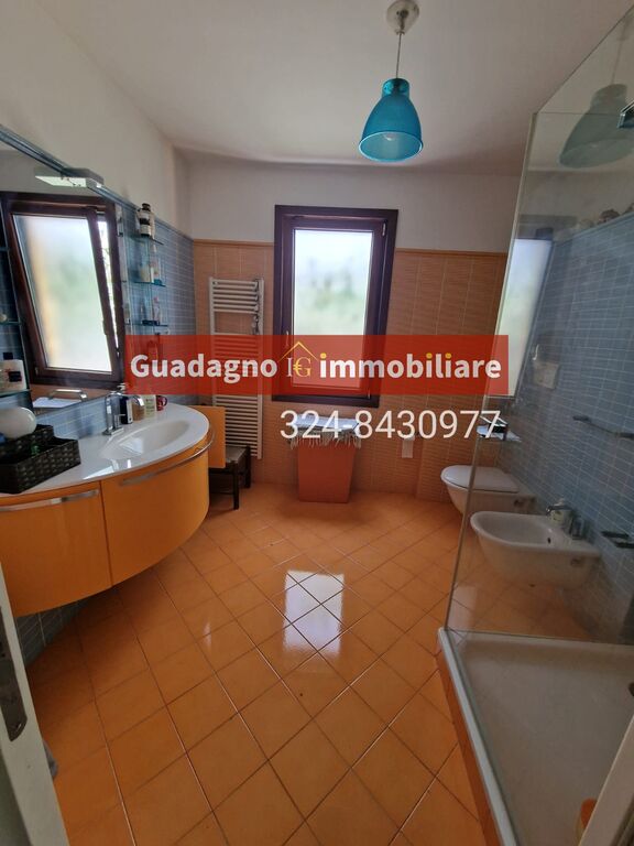 5402525 Cerco villa bifamiliare mq400