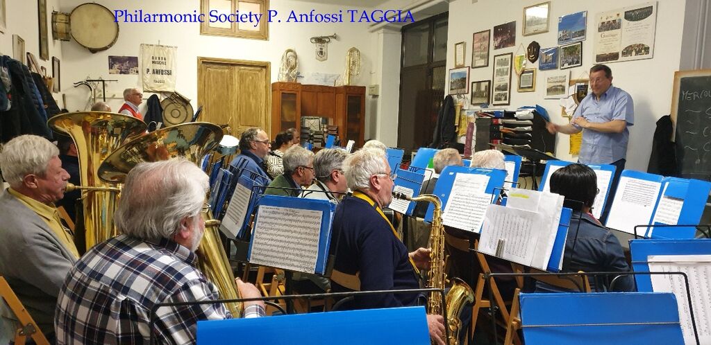 5350553 vitaliano gallo dirige i