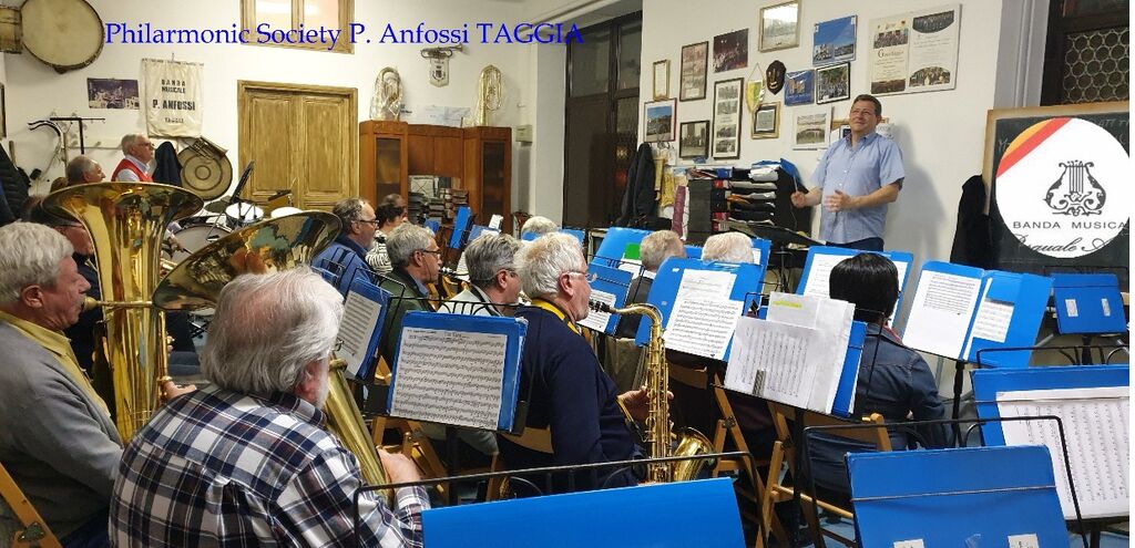 5350554 vitaliano gallo dirige i