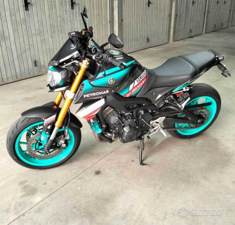 5407183  YAMAHA MT 09