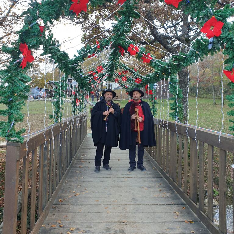 5406548 Zampogna e zampognari per natale